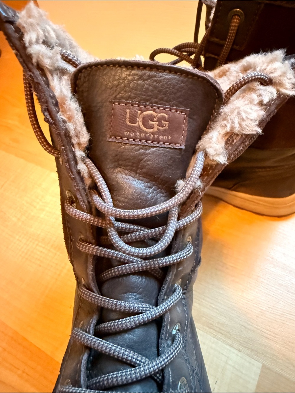UGG Adirondack III Waterproof Winter Boots Women’s Size 9 - Picture 2 of 7